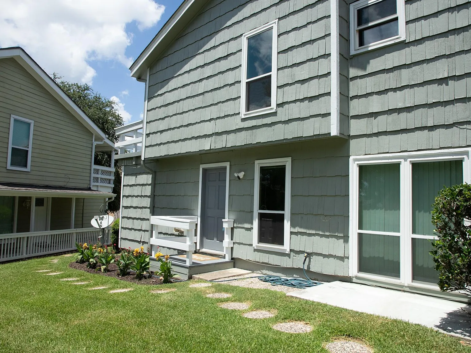 3 bed, 3.0 bath, 1624 sqft, $1,695 — Photo 2