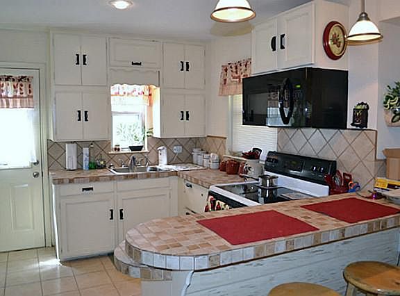4th image of 1108 Belmont Dr