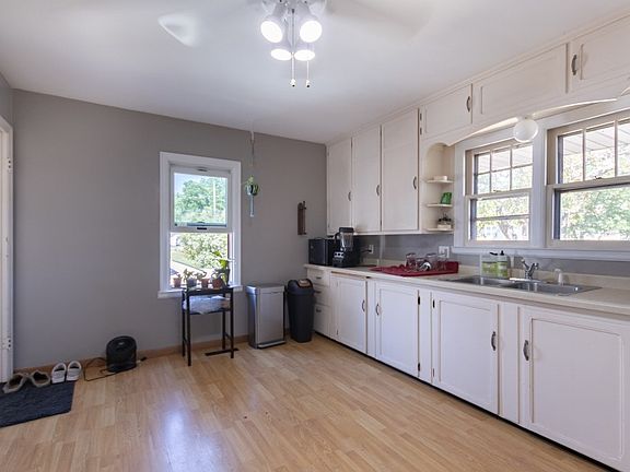 5th image of 109 Summer St