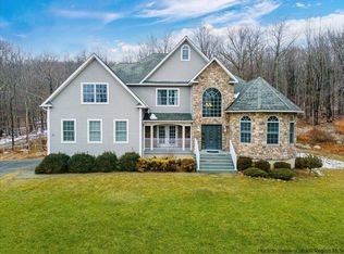 10 Schneller Ln, Pine Bush, NY 12566