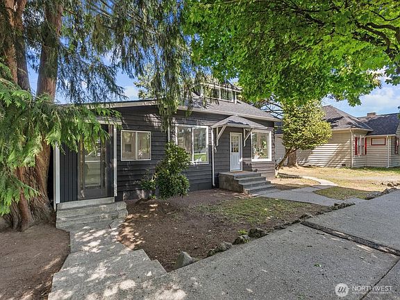 4th image of 505 Burnett Avenue S