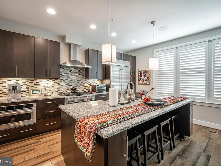 1126 N Stuart St — Photo 31