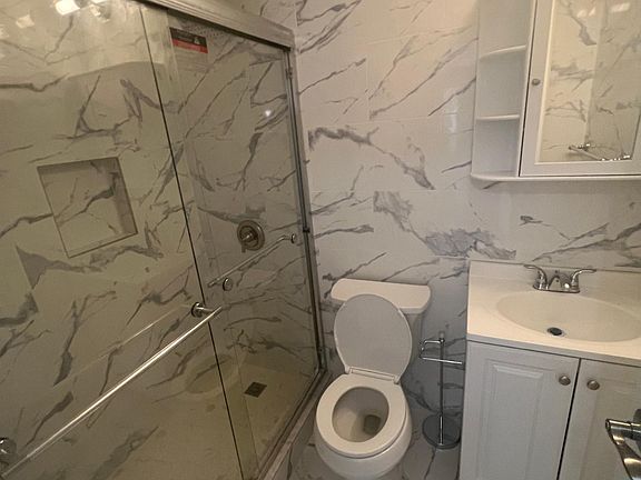 4th image of 530 Logan Ave APT 1