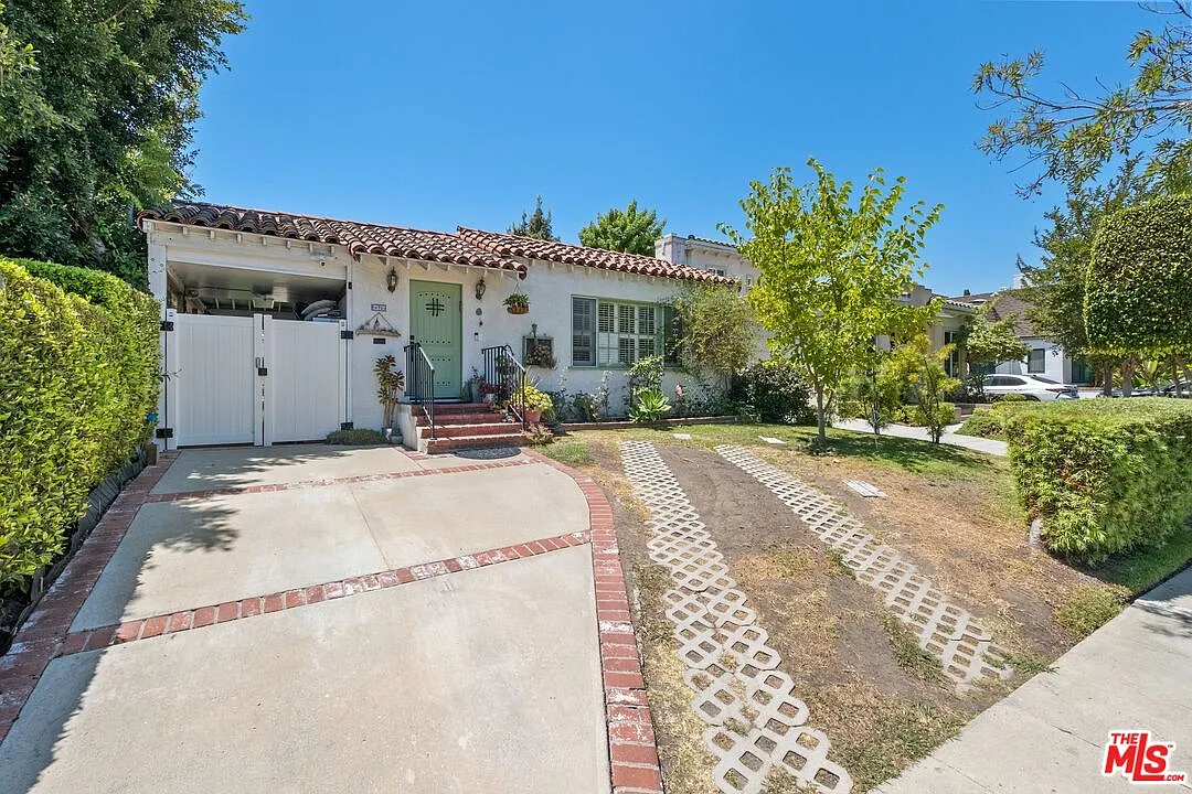 4 bed, 2.0 bath, 1730 sqft, $8,300 — Photo 2