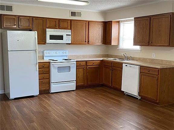 3rd image of 3032 Ponce De Leon St