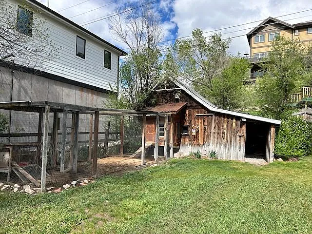 332 Howard St — Photo 5