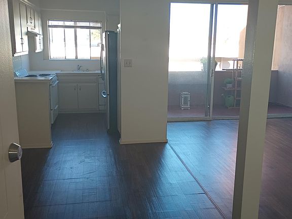 2nd image of 629 E Queen St APT 1