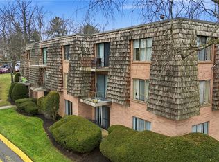 1115 Forest Green Dr, Coraopolis, PA 15108