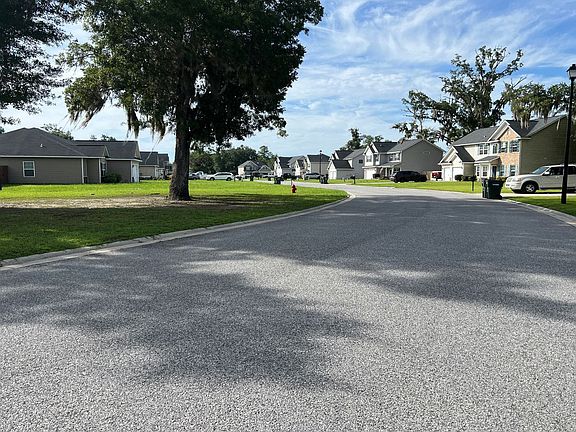 5th image of 136 NE Cumberland Dr