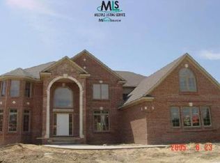 13484 S Maple Lawn Dr, Utica, MI 48315