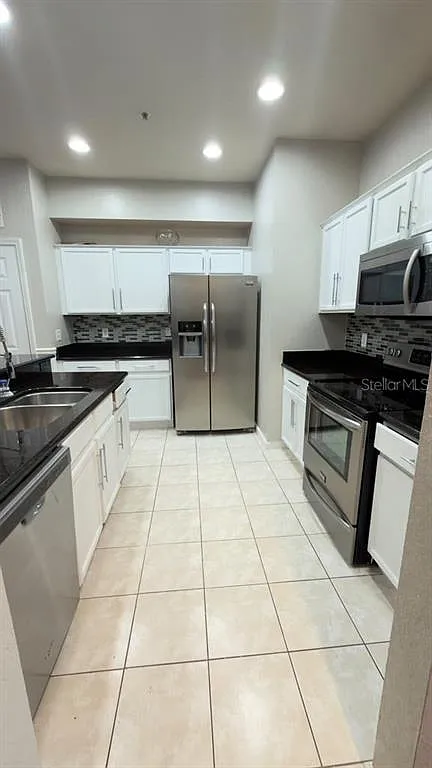 3 bed, 2.5 bath, 2013 sqft, $2,300 — Photo 4