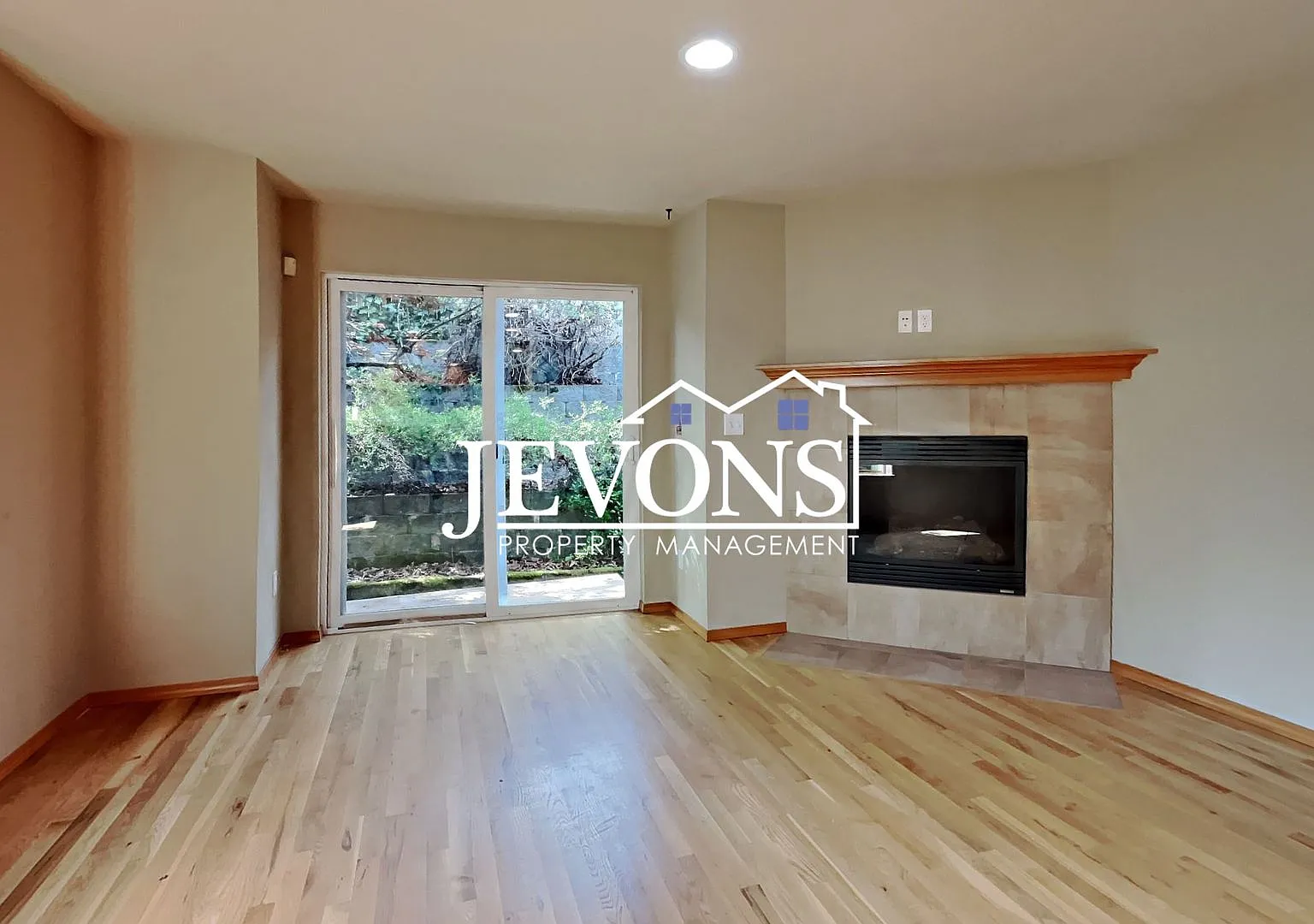 Charming two-story condo with two master suites - Pet Friendly! — Photo 2
