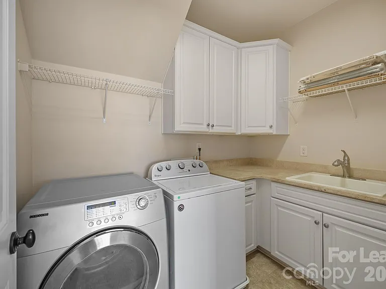 11938 Bradford Park Dr — Photo 29