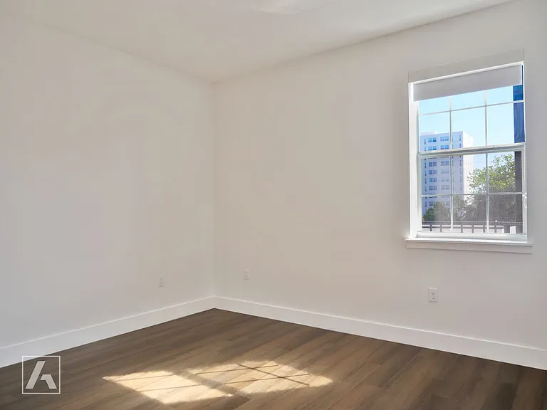 Modern Luxury Living at San Leon: Premier Apartments in Downtown Sanford — Photo 11