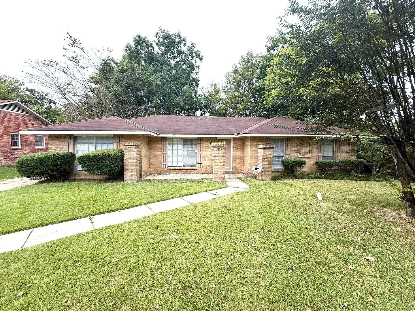 3 bed, 2.0 bath, 1817 sqft, $1,350 — Photo 1