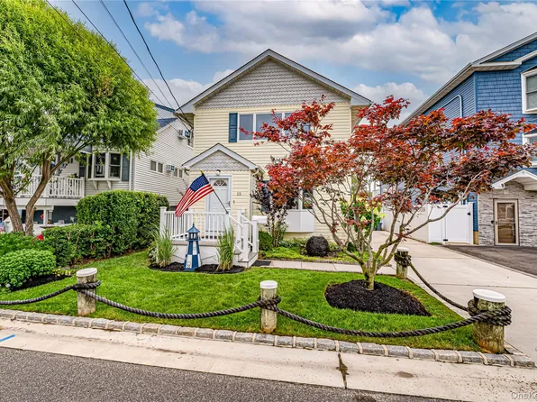 15 West Boulevard, East Rockaway, NY 11518