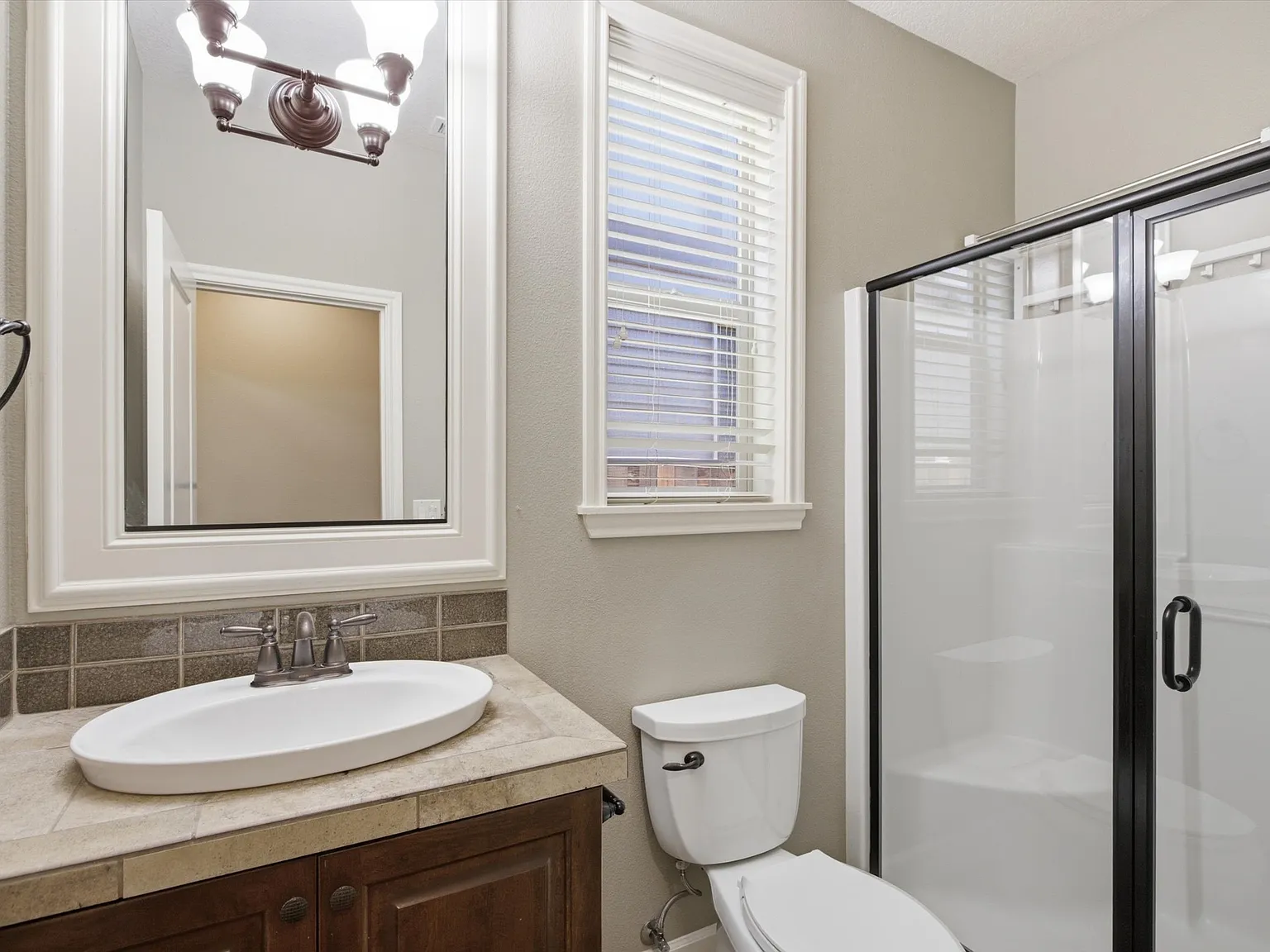 5 bed, 2409 sqft, $3,195 — Photo 3