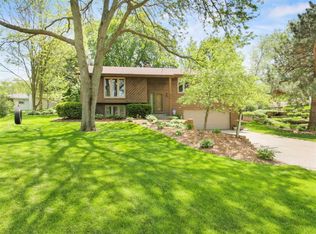 212 Meadow Ln, Hartland, WI 53029
