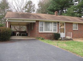 605 Henry St, Gretna, VA 24557