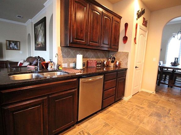4th image of 1509 W Francis Ave