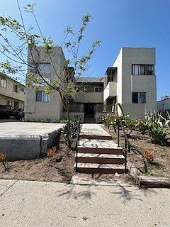 2nd image of 2045-2051 S Sherbourne Dr #2045-1