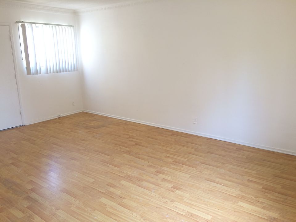 Living room with Balcony door