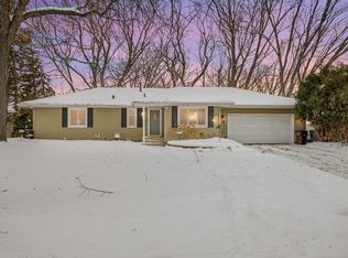 8489 Meadow Lake Rd N, New Hope, MN 55428