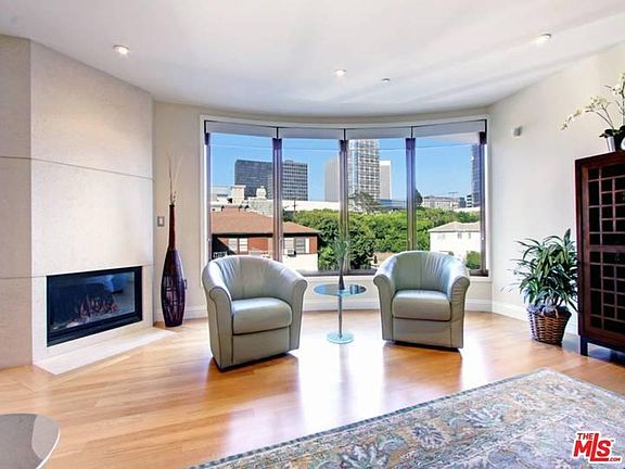 4th image of 1825 Fox Hills Dr APT 301