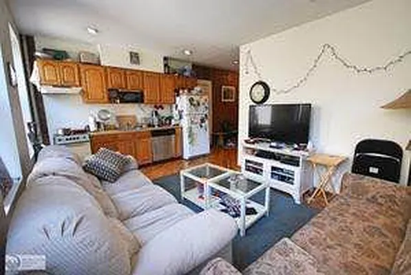 Rented by Metropolitan Property Group | media 13