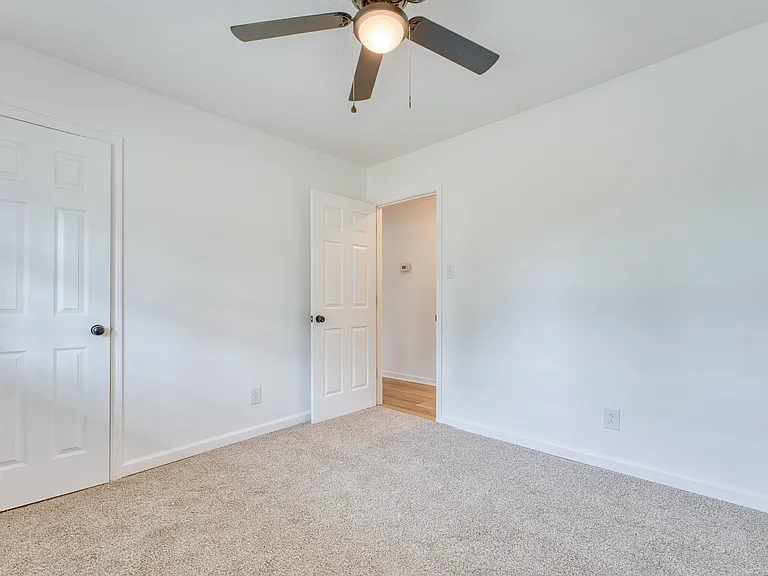 825 Fresno Dr — Photo 16