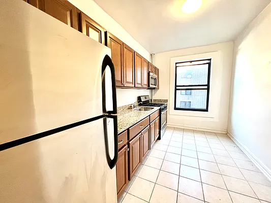 Rented by A&E Real Estate Management | media 7