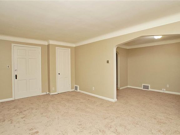 5th image of 714 E 222nd St