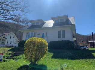 366 Lakeside Dr, Jenkins, KY 41537