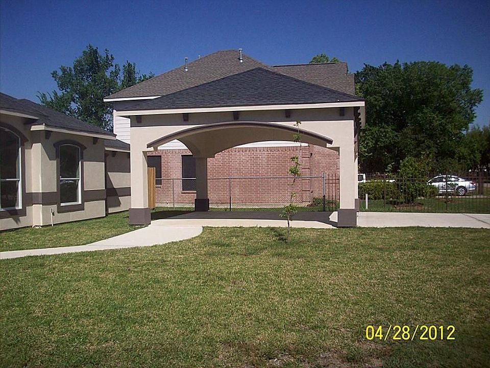 2nd image of 8109 Holiday Ln