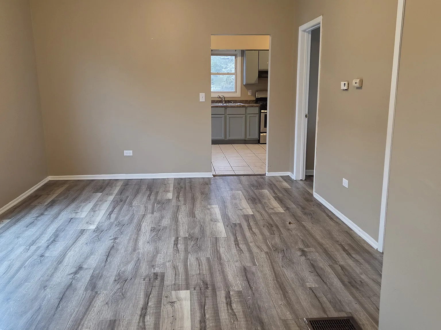 3 bed, 1000 sqft, $1,795 — Photo 3