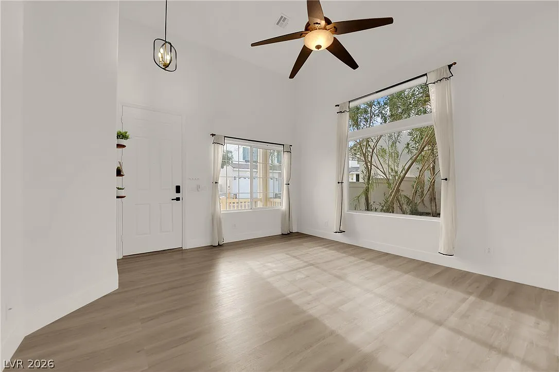 3 bed, 2.5 bath, 1605 sqft, $2,260 — Photo 4