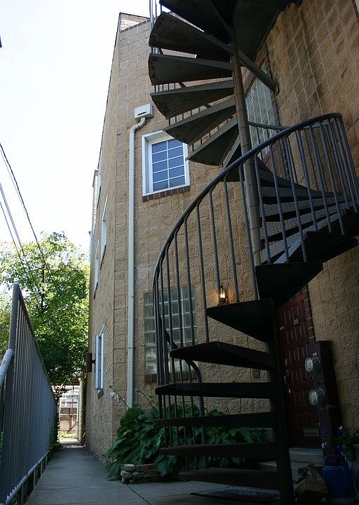 1st image of 1831 N Sheffield Ave #A