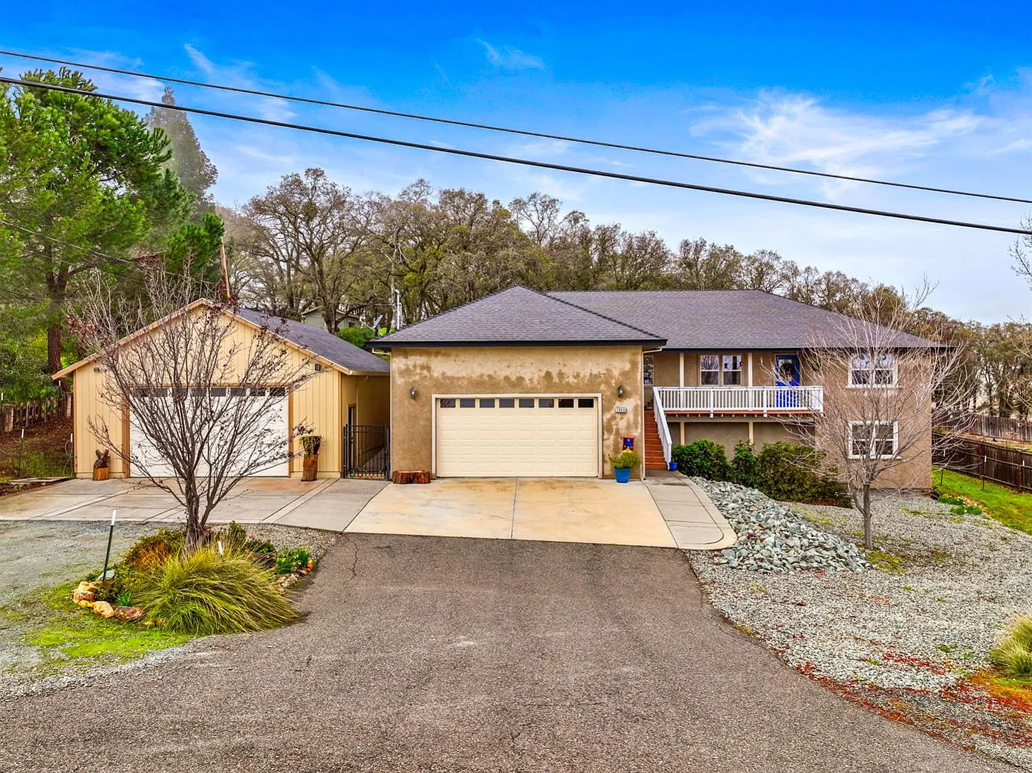 2868 Hartvickson Ln photo 1