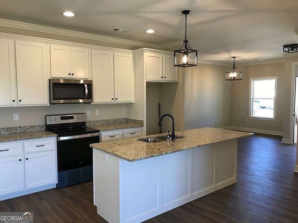 2nd image of 105 Garden Ln