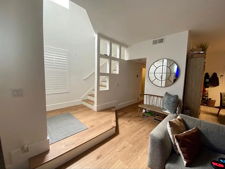 3958 Richmond St — Photo 4