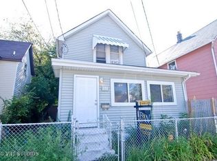 237 S West St, Waukegan, IL 60085