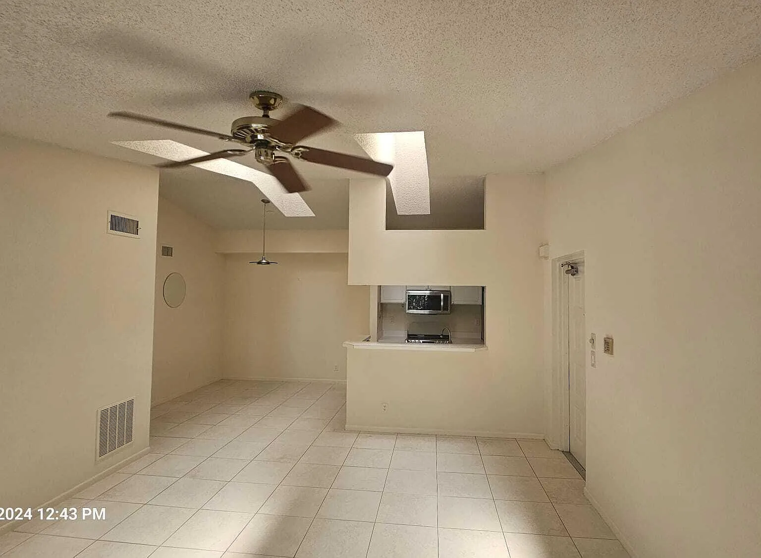 Studio, 1018 sqft, $1,750 — Photo 4