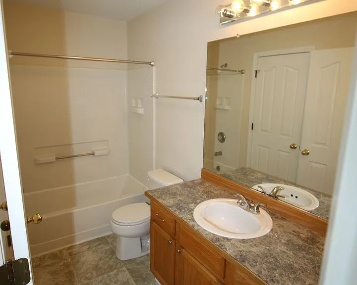 8926 Meadow Park Cir — Photo 15