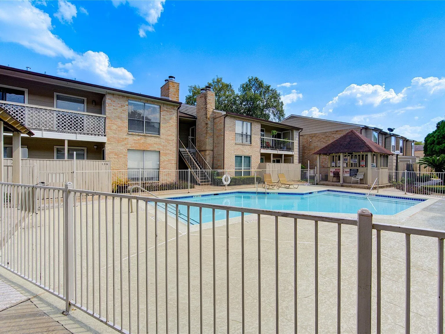 2 bed, 1.5 bath, 700 sqft, $1,200 — Photo 4