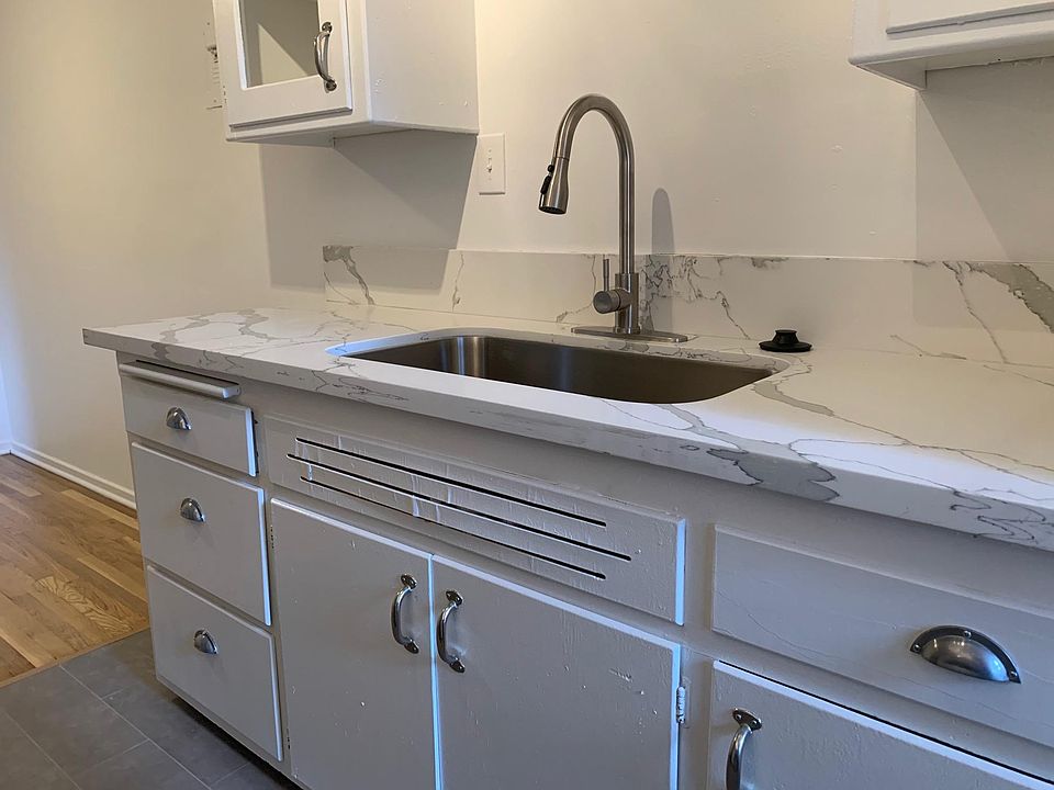 1st image of 1933 N Beachwood Dr #103