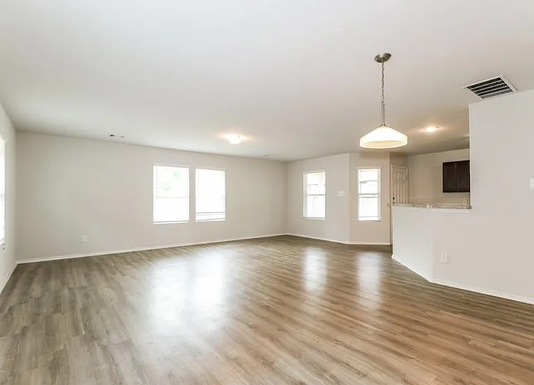 2743 Madison Ct — Photo 6