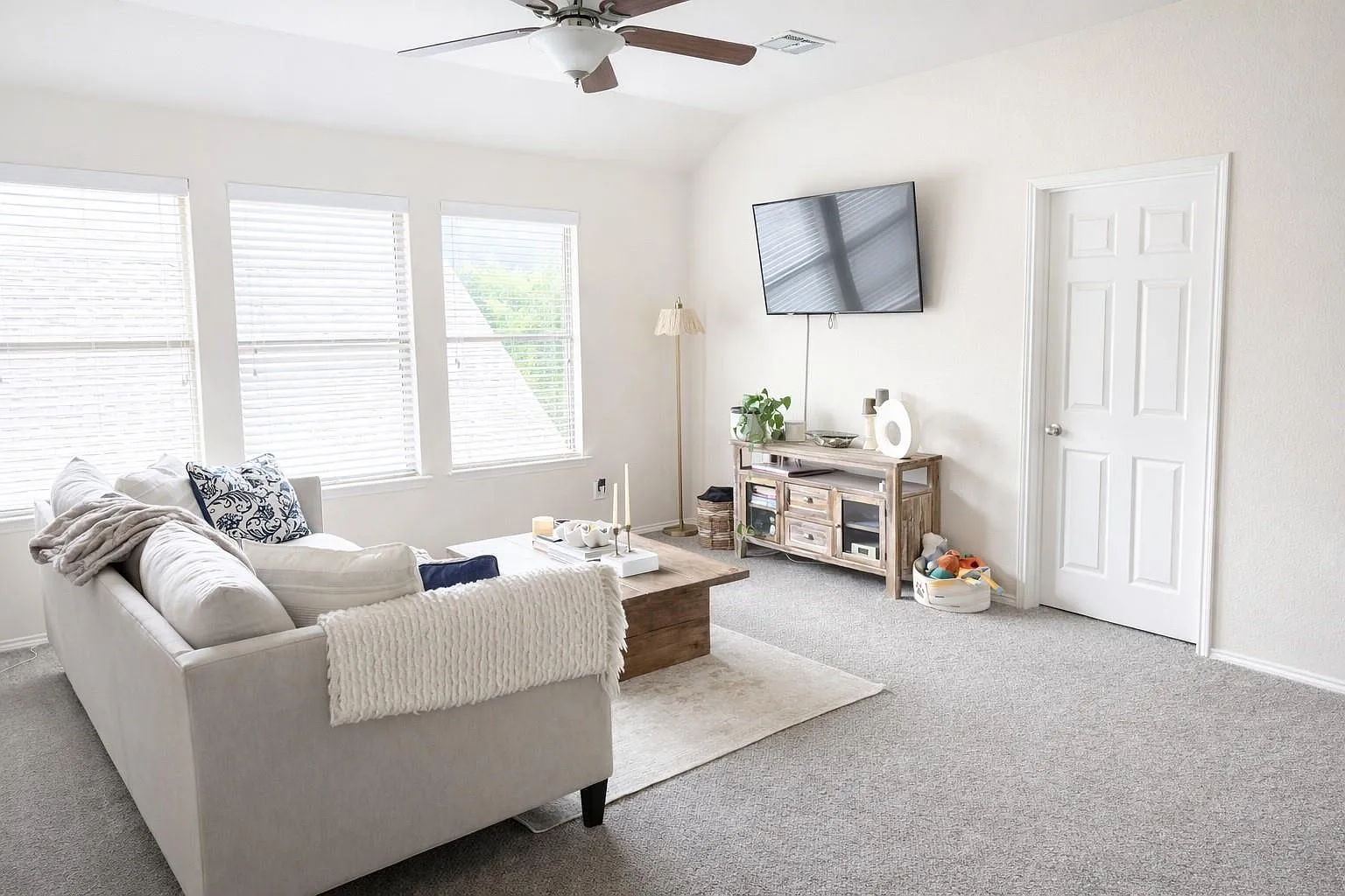 4 bed, 2.5 bath, 2912 sqft, $2,750 — Photo 1