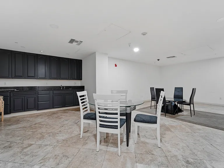700 S Ardmore Ave #304 — Photo 31