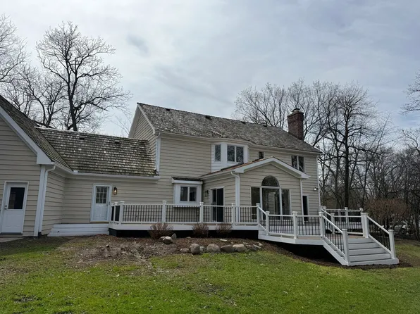 25138 N Pawnee Rd, Barrington, IL 60010