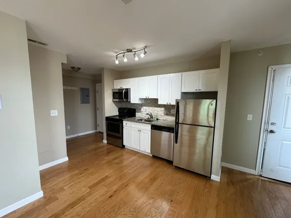 53 Chelsea St, Boston, MA